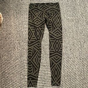 Unique Green and Black Geo Wunder Unders